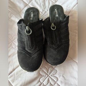 NWOT-Walking Cradles Black Lightweight Clogs